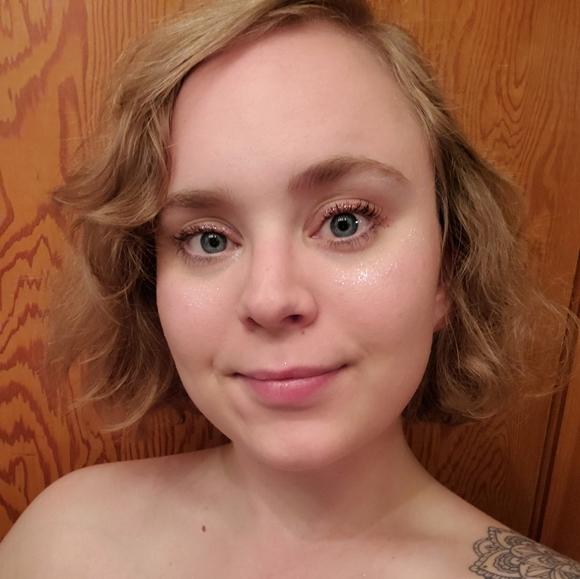 Meet your Posher, Kat - Picture 3 of 3